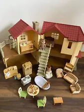 SYLVANIAN FAMILIES CALICO CRITTERS "BEECHWOOD HALL HOUSE" FURNISHED AND SQUIRREL