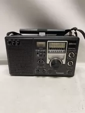 PANASONIC RF-2200 PORTABLE AM/FM RADIO