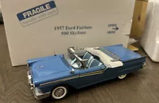 Danbury Mint 1:24 1957 Ford Fairlane 500 Skyliner Blue With Retractable Top