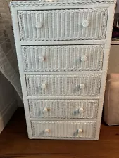 Beautiful, Excellent condition, White wicker 5 drawer chest of drawers