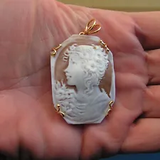 Victorian Carved Shell Cameo and Silver Pendant Original Made in Italy woman pro