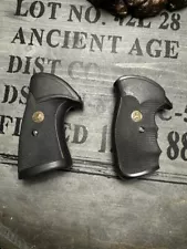 Pachmayr Rubber Grip for Smith & Wesson K or L Frame Revolvers with Square Butt