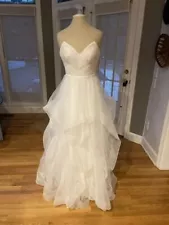 Basix Black Label Wedding Gown In Size 0 Model Number D8819l