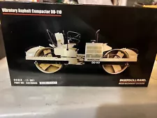 INGERSOLL-RAND DD-110 VIBRATORY ASPHALT ROAD ROLLER/COMPACTOR 1:30 Scale Rare