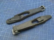 ONE PAIR OF 2002 FREIGHTLINER FLD112 BUCKHORN RUBBER HOOD LATCHES 1 9639 4801165