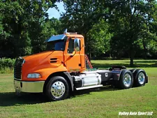 Mack CXN613 Vision Tandem Axle Tractor - WET LINE - 18 spd - Mack E460 - CLEAN!