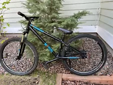 Freeagent Metus dirt jumper, size medium in good condition