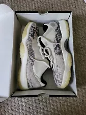 Jordan 11 Retro Low Snakeskin "light bone" size 11. gently worn