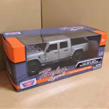 1/24 Jeep Gladiator 2021 Silver Overland Hard Top Motormax Die-Cast Minicar