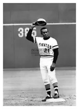 ROBERTO CLEMENTE PITTSBURGH PIRATES BASEBALL PLAYER 3000TH HIT 5X7 B&W PHOTO