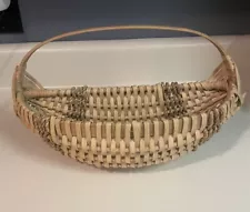 Wicker Rattan Wall Basket for Fruit, Plants Or Decor. Medium Sz