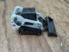 Ertl Bobcat T300 skid steer (plastic) movable track and bucket