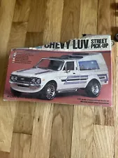 Monogram Chevy Luv Street Pick-up Truck 2251-0100 Model Kit 1/24