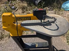 DEWALT DW788 20" Corded Scroll Saw w/ Oversized Table Variable-Speed inc. Stand