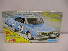 Jo-Han Richard Petty 1964 Plymouth Belvedere 1/25