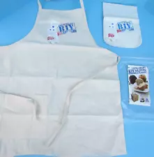 FS NIP Pillsbury Doughboy 3 PC APRON, POTHOLDER & RECIPE BOOK BAKE IT YOURSELFð