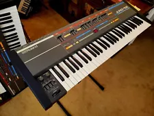 ROLAND JUNO 106 FULLY SERVICED (RARE) VINTAGE/LEGENDARY AND IN AMAZING CONDITION