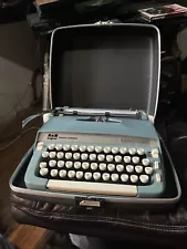 VINTAGE SMITH-CORONA SUPER STERLING PORTABLE BLUE TYPEWRITER WITH HARD CASE