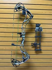 Bowtech Realm SR 6 Compound Bow - LH - 29” - 70# Max - Matching Quiver