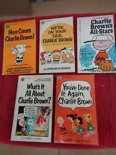 PEANUTS / CHARLIE BROWN BOOKS 1957, '59, '67 & '70 PRINTING (5) SOFT COVER BOOKS