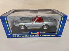 Revell 1969 Chevy Corvette Convertible Silver Scale 1;18