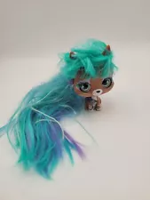 VIP Pets Cat Brushable Hair Mini figure Blue Purple Bangs Big eyes