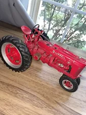 Franklin Mint Red 1997 Farmall Model H Tractor - 1/12 Diecast Scale