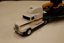 1995 Caterpillar CH45 agricultural tractors on FREIGHTLINER semi-truck/trailer