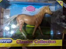 Breyer Palomino Thoroughbred Quarter Horse Cross 932 Classics Scale 1:12 Figure