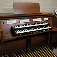 Rodgers 525 Digital Organ with Internal Speakers