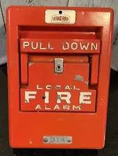 Vintage Standard Trademark Red Pull Down Local Fire Alarm Marked #314 UNTESTED