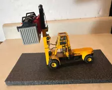 Corgi Hyster Challenger 800 Lift Truck 1:50 Diecast Model W/Container