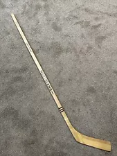 BRAND NEW VINTAGE 1960’s NORTHLAND PRO WOODEN ICE HOCKEY STICK ST PAUL MINNESOTA