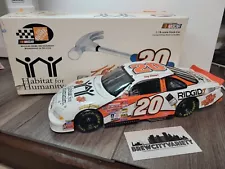 TONY STEWART #20 HOME DEPOT / HABITAT FOR HUMANITY PONTIAC - 1:18 SCALE