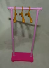 BARBIE ACCESSORY GARMENT CLOTHING RACK WITH HANGERS FOR DOLL DIORAMA