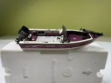 Danbury Mint 2000 Lund Pro-V Magnum SE Boat 2025 1:24 Scale Model *read