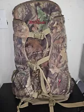 Badlands 2200 Batwing Model Backpack with Advantage Timber Camo Nice Shape