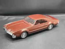 Vintage 1/25 Original 1966 'Olds' Oldsmobile TORONADO Dealer Promo Model Car