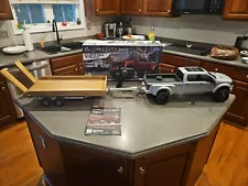 CEN Racing CEG8982 Ford F450 SD KG1 Edition 1/10 RTR Silver With Trailer