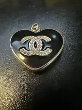 chanel vintage Heart Charm black and gold