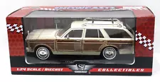 Motormax Showcasts 73331 1979 Chrysler LeBaron Town & Country Wagon 1:24 Cream