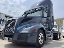 2022 Volvo VNL, Cummins ISX 12L 400HP CNG Engine, Amazon Truck, 600 miles only