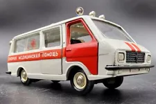 VINTAGE RAF M 22031 CCCP USSR AMBULANCE Minibus 1:43 ð