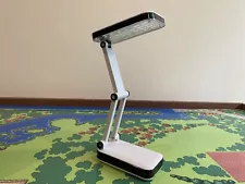 White Foldable Desk Lamp (WORKS, BATTERIES INCLUDED)