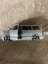 jada 1/24 2001 Cheverolet Astro Van