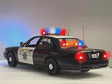 *CHP Ford Crown Vic California Highway Patrol WORKING LIGHTS & SIREN 1/18 POLICE