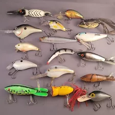 Lot of 16 Crankbaits