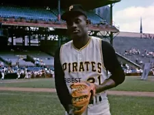 ROBERTO CLEMENTE PITTSBURGH PIRATES H.O.FER 1967 FORBES FIELD COLOR 8X10