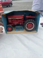 1/16 Ertl Farm Toy Vintage International 544 Tractor W/Blue Box