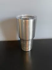 YETI Rambler 30 oz Stainless Steel Vacuum Insulated Tumbler Silver With LID